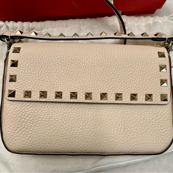 Valentino Garavani Garavani Rockstud Pouch in Light Ivory - Picture 2 of 10